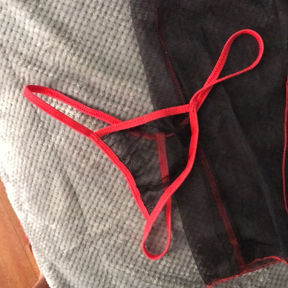 💚 $5 Black and Red Chemise with matching Thong - Picture 4 of 4